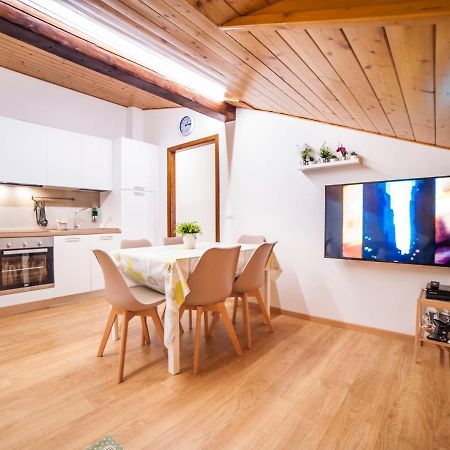 La Mansarda Di Emma Appartement Pinzolo Buitenkant foto