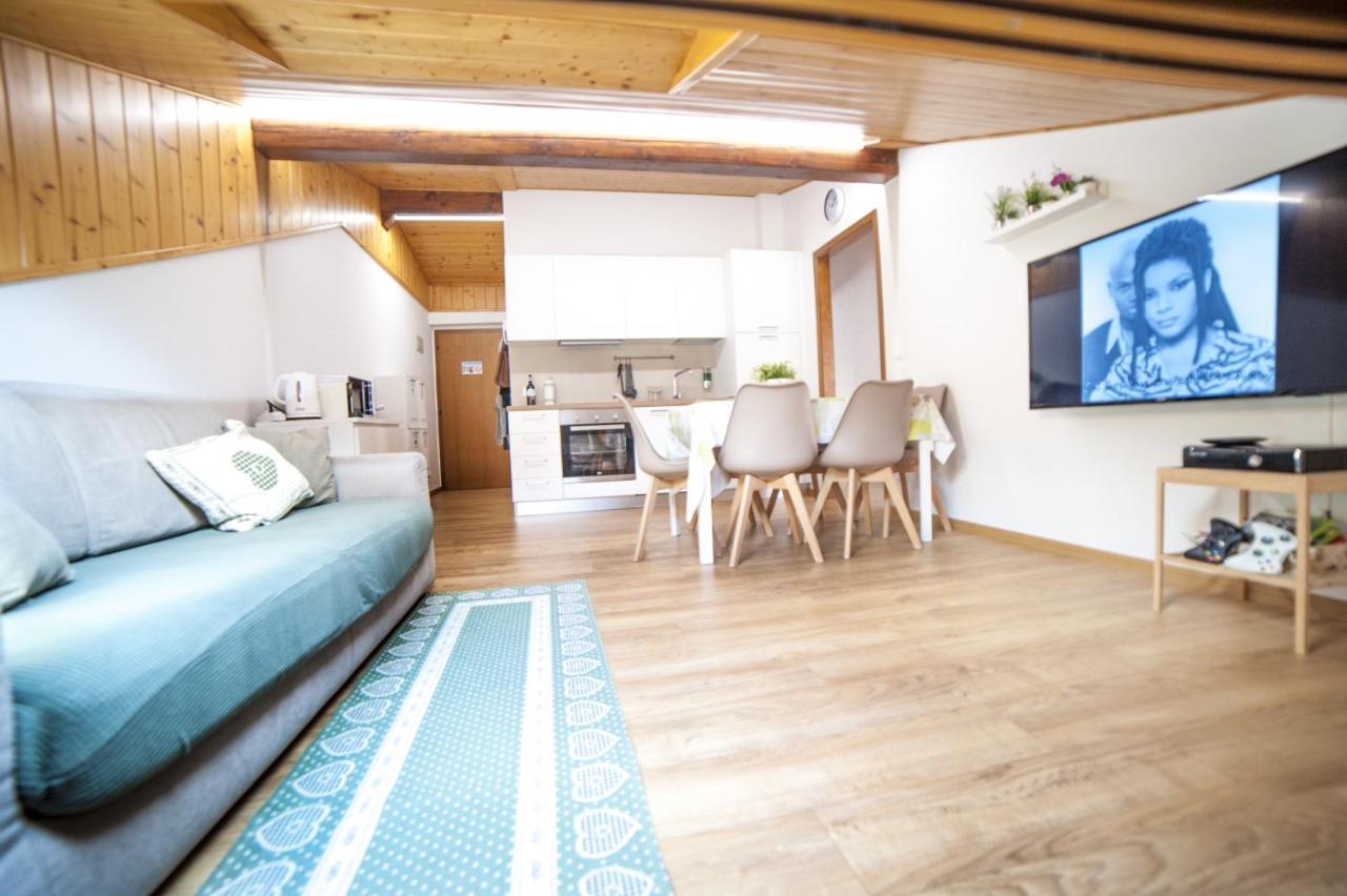 La Mansarda Di Emma Appartement Pinzolo Buitenkant foto